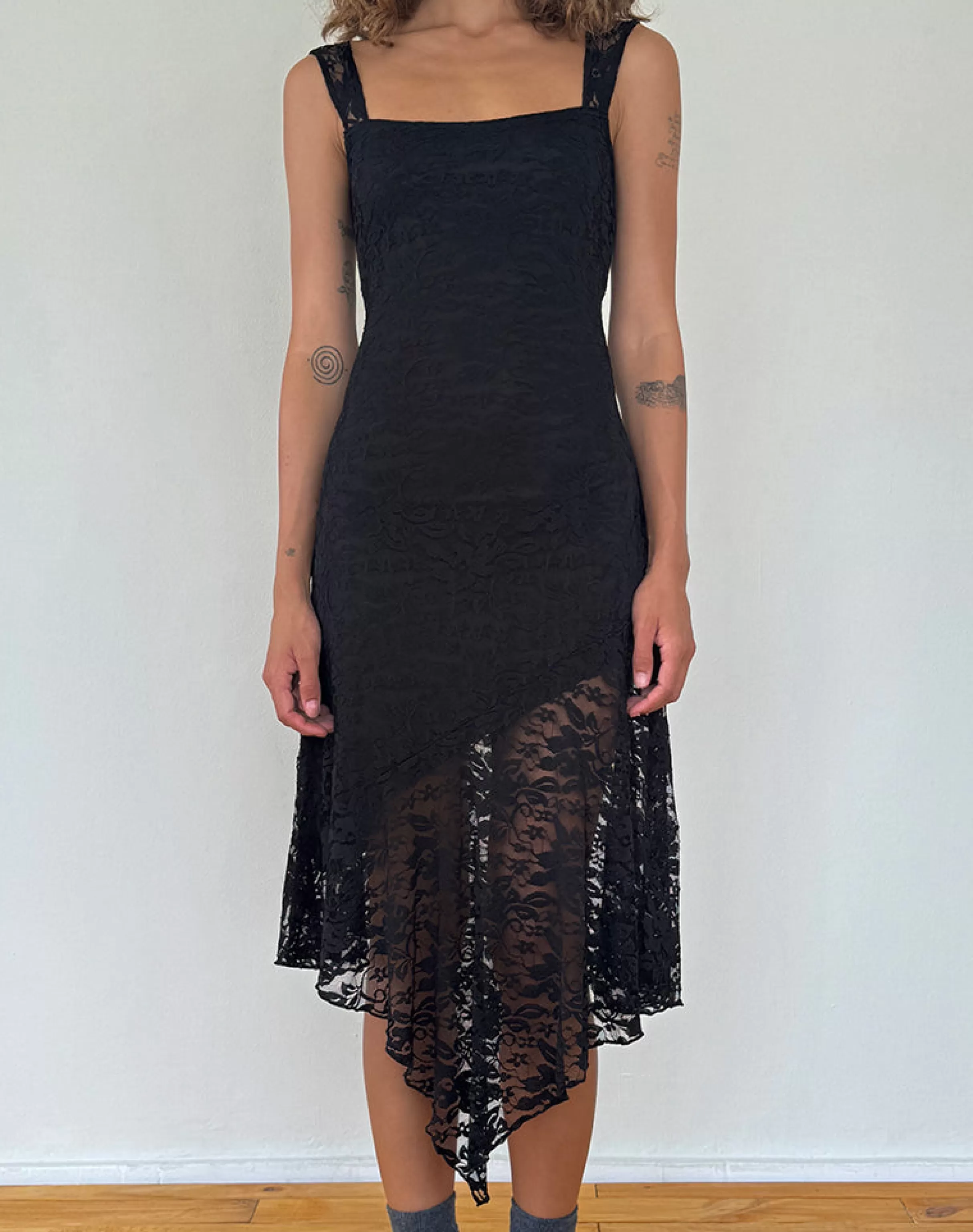 Clearance Adeliza Asymmetric Midi Dress In Floral Lace Jet Black MIDI DRESSES