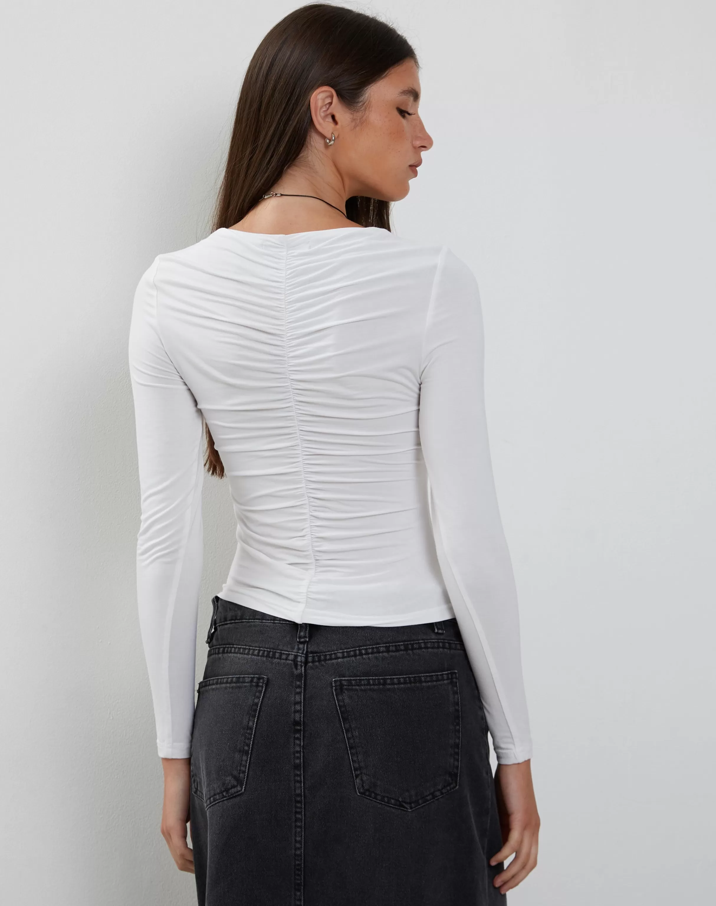 Outlet Akiane Ruched Long Sleeve Top In White SALE TOPS