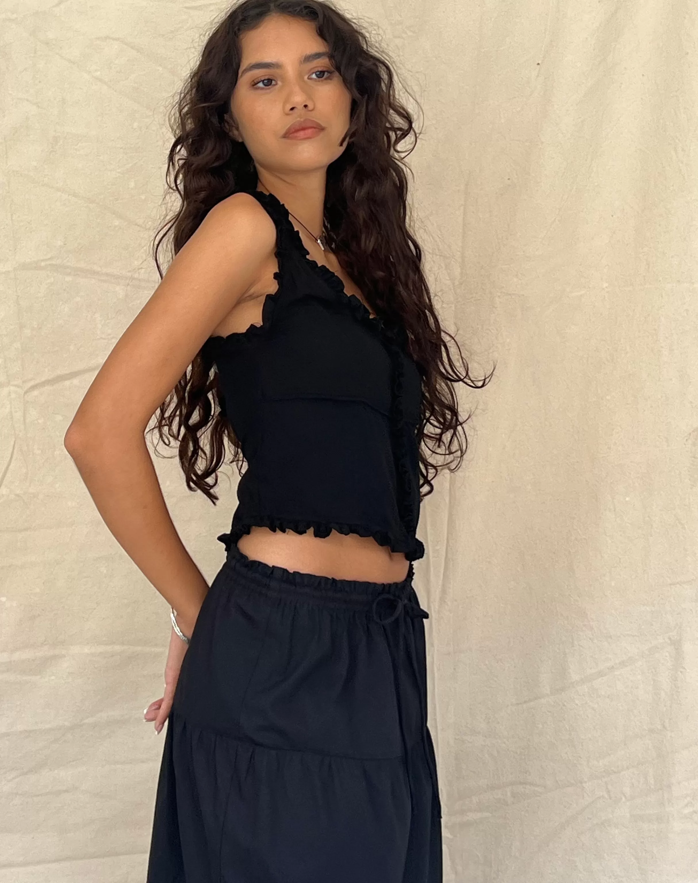 Fashion Alsa Ruffle Edge Top In Black VEST TOPS
