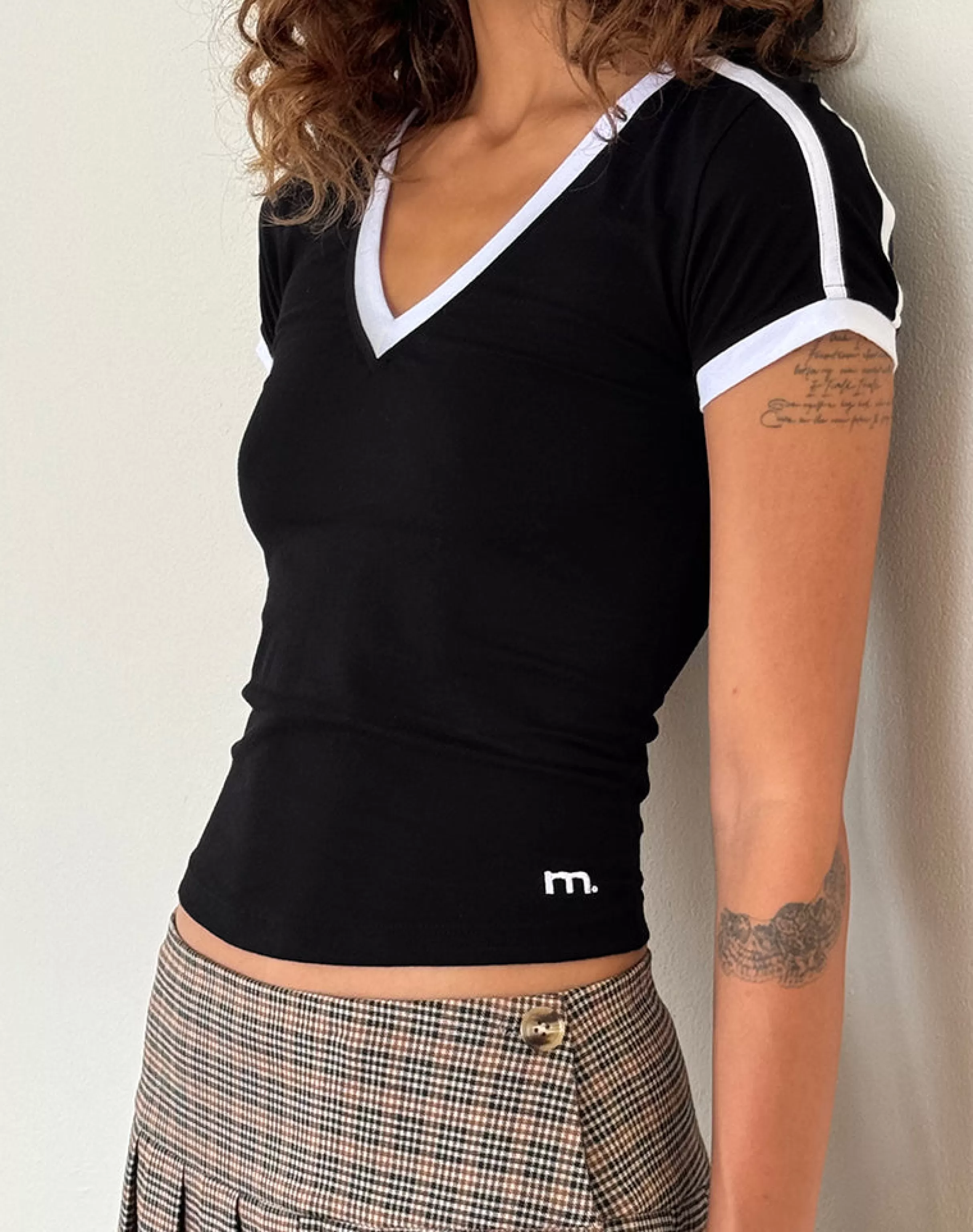 Store Izolde Baby Tee In TEES