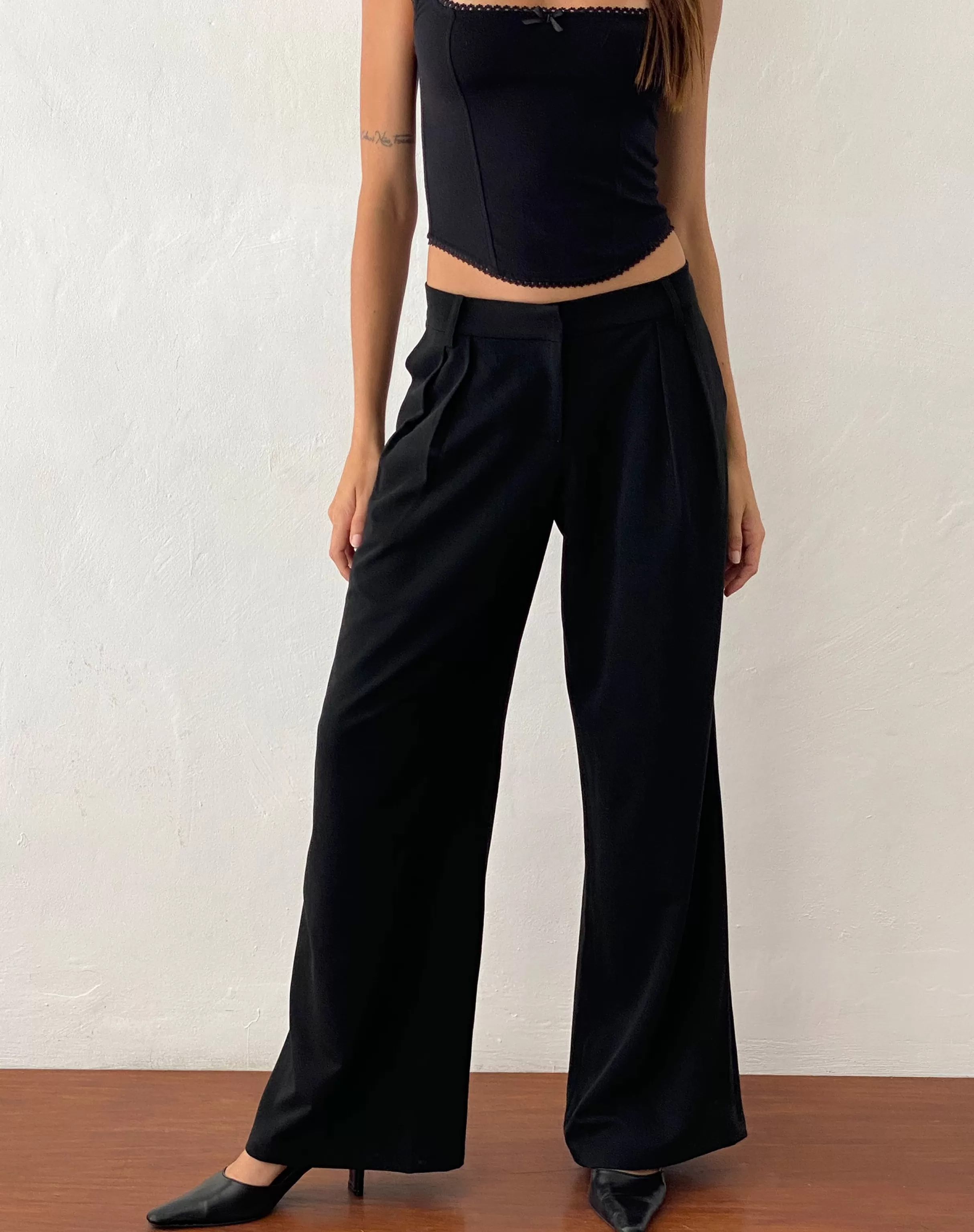 Store Nailaka Low Rise Wide Leg Tailored Trouser In TAILORING | TAILORED TROUSERS