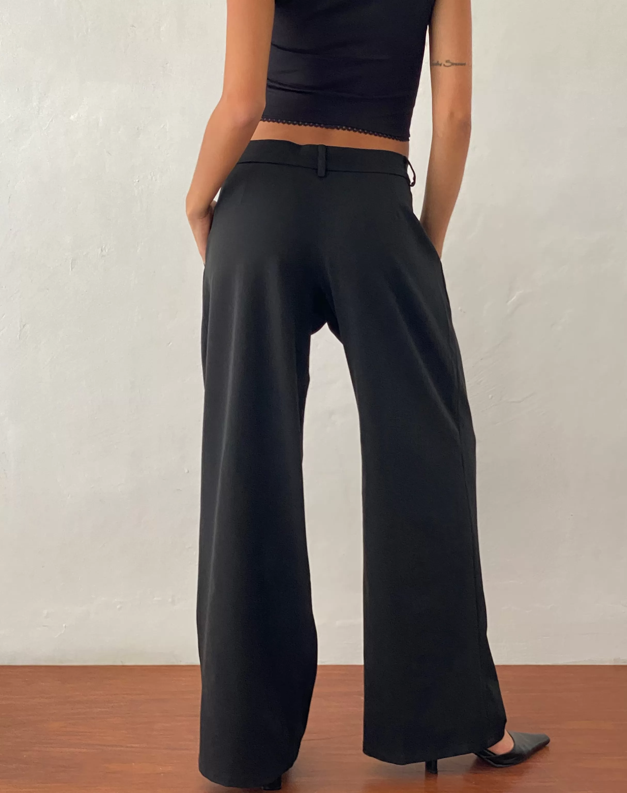 Store Nailaka Low Rise Wide Leg Tailored Trouser In TAILORING | TAILORED TROUSERS