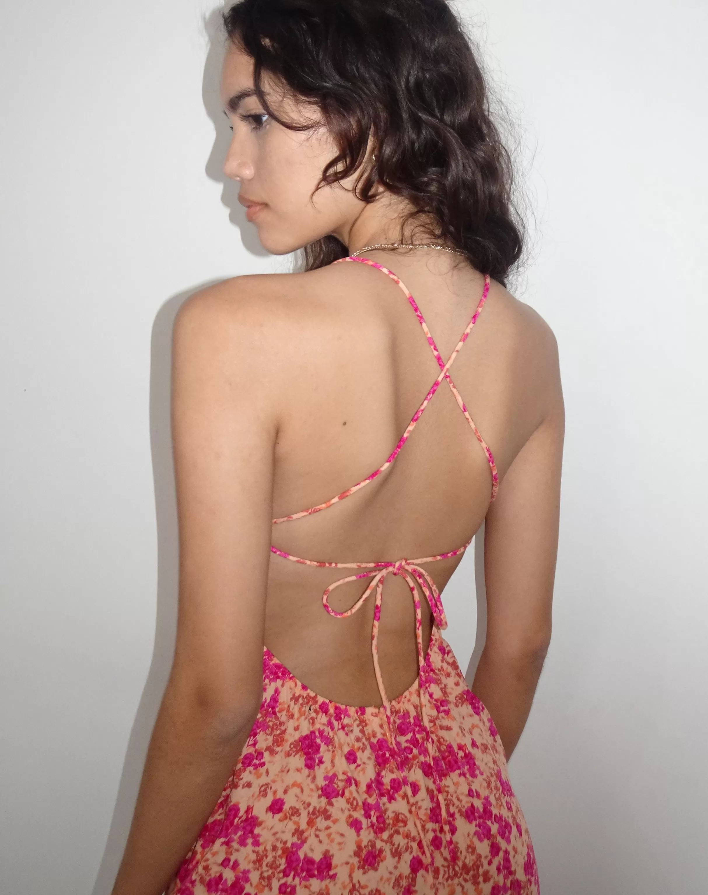 Online Nosita Midi Dress In Wild Dark Flower Cantaloupe BANDEAU DRESSES | MIDI DRESSES